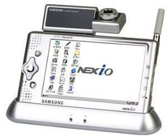 Samsung NEXiO med påmontert kamera. Foto: Samsung Electronics