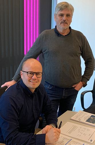 Bjørn Erik Norman, markedssjef i Otera Traftec, og Dag Audun Dahle Olsen, avdelingsleder i prosjektavdelingen i Otera Traftec Foto: Otera Traftec