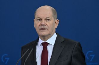Tysklands statsminister Olaf Scholz stanset tirsdag godkjenningen av den omstridte gassrørledningen Nord Stream 2 til Russland. Foto: John MacDougall/AP/NTB