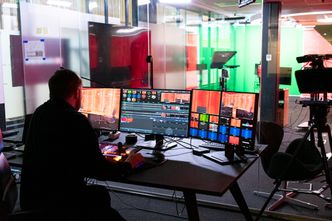 Studioet er fullt av avansert produksjonsutstyr satt opp sammen med Mediability. Foto: TUM Studio
