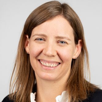 Astrid Undheim i SpareBank1 SMN forteller at de har oppfordret de ansatte til å ta AI-kurset Foto: SpareBank1 SMN