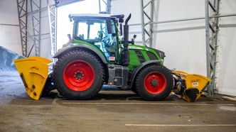 Seks nye Fendt-traktorer er på plass denne vinteren, som tar hovedtyngden av brøyte- og strøoppgavene på det kommunale veinettet. Foto: Jarle Skoglund