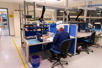 Presisjon, nøyaktighet og mye testing er essensielt for produksjon av sensorene. Foto:  TUM Studio