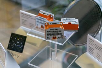 Noen av produktene til Sensonor. Foto:  TUM Studio