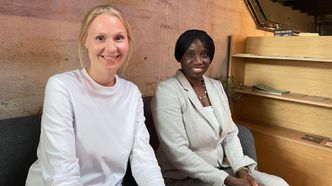 Vilde Thoresen Nord og Ndey Jobarteh i Sammen om en jobb. Foto: TUM Studio  
