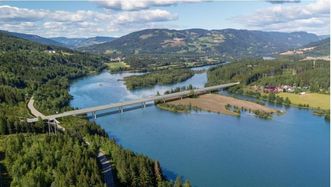 Tillatelsen gjelder en lav betongkassebru over Lågen og Våløya for ny, firefelts E6 dimensjonert for hastighet 110 km/t. Illustrasjon:  Nye Veier