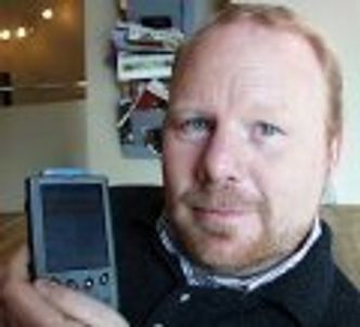 Ole Hartvig Bjerknæs-Jacobsen med PDA. Foto: Digi.no