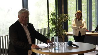 - Samfunnsøkonomisk lønnsomhet, bærekraft og hvor langt prosjektet er kommet er kriteriene for prioriteringene, sa utbyggingsdirektør Kjell Inge Davik. I bakgrunnen vegdirektør Ingrid Dahl Hovland. Foto: Bjørn Olav Amundsen