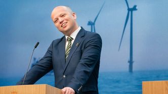 Finansminister Trygve Slagsvold Vedum og regjeringen er enige om et kraftig løft for forsvaret de neste årene. Foto:  Eirik Helland Urke