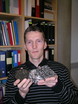 Vegdirektoratets Jostein Aksnes har ledet arbeidet med veilederen om nye forsterkningstiltak på vei.