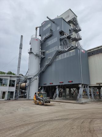 Det nye anlegget er et lukket anlegg. Det betyr mye for både støv og støy, i tillegg til at det er mer energieffektivt. Foto:  Feiring