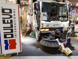 Italienske Duelvo har til sammen 12 modeller gatefeiemaskiner på programmet. Duelvo 6000 er av de største, men 6 kubikkmeter beholder. Foto:  Jarle Skoglund
