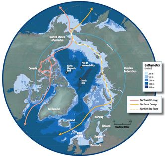 Kartet viser mulige ruter i Arktis. Den til venstre, nordsjøruten, er allerede i bruk i dag. Illustrasjon: NOAA