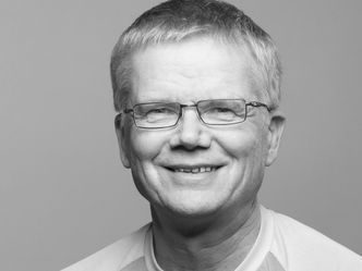 En maskinlæringsmodell er et dataprogram, men det er ikke programmert som annen programvare, påpeker Ketil Stølen.