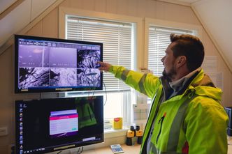  Det hentes inn store mengder data om fisken i merdene. Foto: Lerøy Seafood Group 