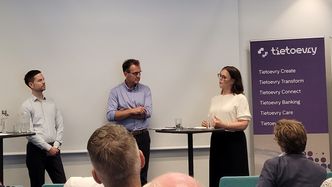 Øyvind Eidissen, Knut Karper-Bjørgaas og Wenche Karlstad under debatten på Arendalsuka.