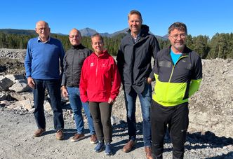 Ekspertgruppa som Statens vegvesen har oppnevnt til å undersøke skredet i Heim: fv. Anders Beitnes, Faveo Prosjektledelse, Johan Arnt Vatnan, Cajun Management, Ingrid Havnen, NVE, Lars Andresen, NGI (leder) og Arnstein Watn, NTNU. Foto: NGI