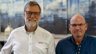 HYDAC er verdens største produsent av hydrauliske akkumulatorer, og andre egenutviklede, patenterte løsninger innen hydraulikk. De har hatt et tett samarbeid med NOV helt siden 2008. F.V. Peter Sederholm og Jarl Bøhn. Foto: TUM Studio