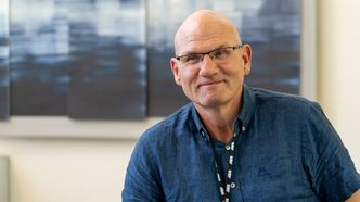 – Eco Booster vil redusere det nødvendige antallet pumper som kjører og bidra til en bedre utnyttelse av pumpene som er satt i gang. Færre pumper i bruk betyr mindre utslipp, poengtererJarl Bøhn, som er senior prosjektingeniør innen hydraulikk i NOV. Foto: TUM Studio