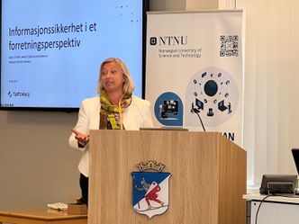 Sigrun Bock snakket om informasjonssikkerhet under Sikkerhetsfestivalen på Lillehammer.