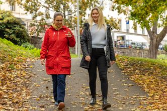 Kristin Tyldum Kjøglum (t.v.) er overingeniør i Vann- og avløpsetaten og mentoren til Embla i tiden som trainee. Foto: TUM Studio