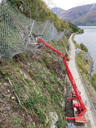 Fagnggjernede som er montert er seks og syv meter høye. Foto: Møre og Romsdal fylkeskommune