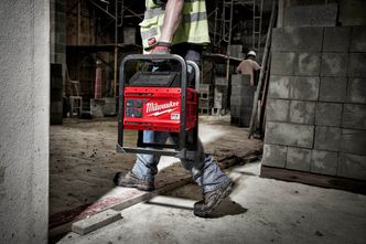 MX Fuel™ Power Supply veier 28 kg når to 6 Ah-batterier er tillkoblet. Foto: Milwaukee