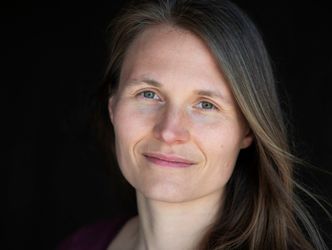 Mari Holm Ingelsrud er forsker ved Oslomet og har sett på undersøkelsen som viser at hjemmekontor virker positivt på trivselen. Foto: Sonja Balci/Oslo Met