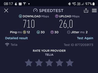 Ved modemet: Det er ingen ting å si på den trådløse hastigheten når vi måler like ved den første Nest Wifi Pro ruteren Foto:  Odd Richard Valmot