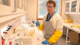 Analytisk kjemiker ved IFE, Fred Martin Kaaby. Foto: TUM Studio 