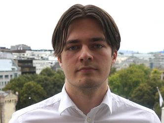 Med Arbeiderpartiet i regjering ser vi en overføring av eierskapet av naturressursene fra folket til kraftselskapene, mener Lars Barstad Løvold, som er leder i Sunnmøre FpU. Foto:  Privat