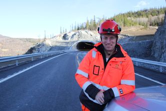 Byggeleder Edvin Rye i Statens vegvesen ved Hugaviktunnelens vestre portal. Foto: Bjørn Olav Amundsen