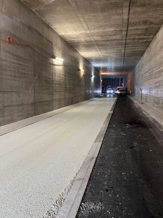 NCC har lagt 800 tonn med lys asfalt i sykkelveien. Foto:  NCC Industry