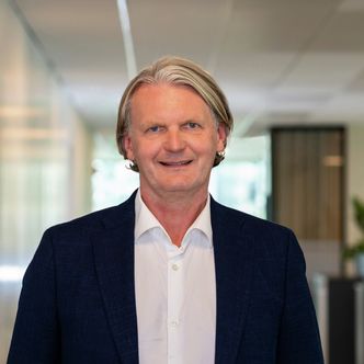 – I Nye Veier har vi som mål å bygge og drifte veiene mer kostnadseffektivt. Digitale verktøy hjelper oss å planlegge og prioritere pengebruken der den gir størst nyttegevinst. Energibransjen har vært mye flinkere til å ta i bruk ny teknologi, mens samferdselssektoren har vært en digital versting, sier leder for drift og vedlikehold i Nye Veier, Magnus Johansen. Foto:  Nye Veier