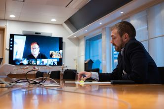 Statssekretærmøte i Samferdselsdepartementet, Kommunal- og distriktsdepartementet, Olje- og energidepartementet og Klima- og miljødepartementet 28. november. Statssekretær Tom Kalsås (SD) i fokus. Foto: Samferdselsdepartemnetet