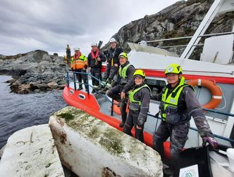 Strandrydderne fra Rydd Norge Vestland sammen med representanter fra Lesja Bulldozerlag. Fv. Brynjar Eggen, Thomas N. Løfall, Ulrik D. Brøndbo ,Tore Hunskår, Estela Marquez og Klaus Ludwig. Foto:  Vestland fylkeskommune