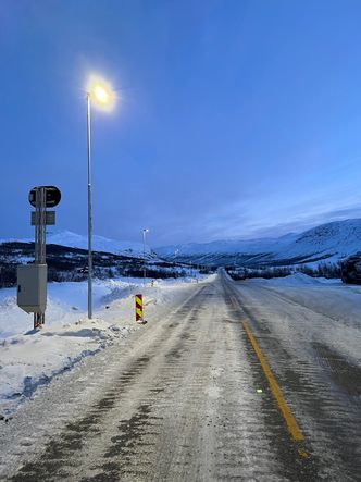 Utvidet kolonneplass ved Bjøberg har akkurat fått belysning. Foto: rode Hansen/Anlegg Øst