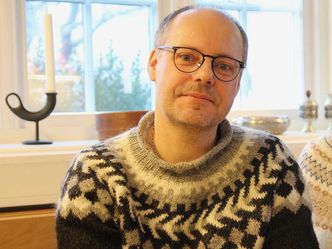 Erik Cyrus Fooladi underviser i naturfag (kjemi) og naturfagdidaktikk, samt Matkultur og helse. Foto:  Høgskulen i Volda