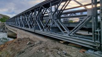 Slik ser situasjonsbildet ut ved Badderen bru på E6 i Kvæangen. Foto:  Statens vegvesen