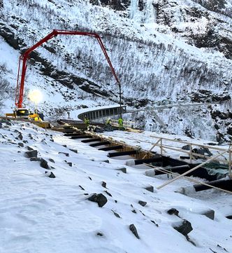 Svartholla har vært en tøff arbeidsplass for entreprenøren, dette bildet ble tatt i høst. Foto:  TROMS OG FINNMARK FYLKESKOMMUNE