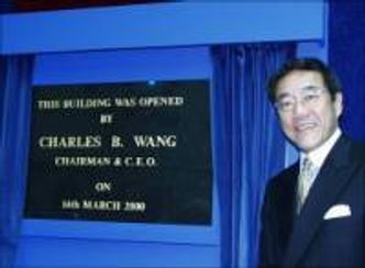 Charles B. Wang åpner CA-HQ i London. Foto: CA