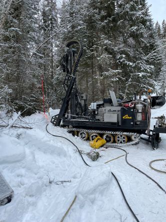 Grunnboring: Det er tatt nye prøver av sonen med løse masser. Foto: Statens vegvesen