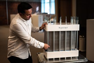 “Vi kan ikke nå utslippsmålene uten grønn hydrogen. Det er det som driver oss.” — Alejandro Barnett, Chief Technology Officer, Hystar.