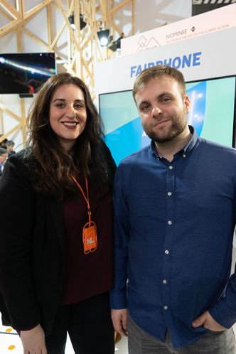 Andrea Palet Villanueva og Nacho Pascual Alberich fra Fairphone Foto: Oskar Hope-Paulsrud