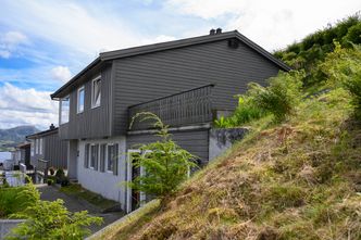 Et eldre hus som lekker energi, før modernisering.