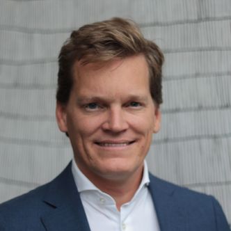 Toppsjef Gijs van Popta i KLM og Air France Nord-Europa appelerer om å øke produksjonen av bærekraftig drivstoff til luftfarten. Foto: KLM
