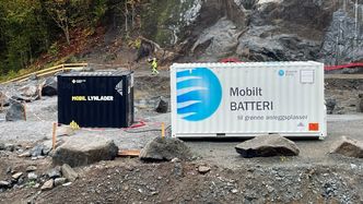 Mobil lynlader og battericontainer i bruk på Nye Veiers E18-prosjekt mellom Rugtvedt og Langangen i Porsgrunn. Foto:  Nye Veier