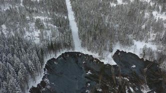 Dronebilde over rasområdet på fylkesveg 6928 i Flatanger. Foto:  Kjetil Langeng