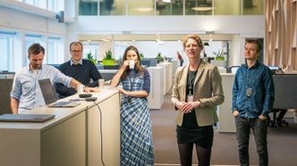 Karine og Geir ønsker seg nye kolleger til avdeling deling. Foto:  TUM Studio