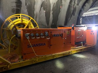 Flyttbar trafo med kabeltrommel som strømforsyning til elektrisk maskindrift i veitunnelen. Foto:  Kjell Wold/Statens vegvesen